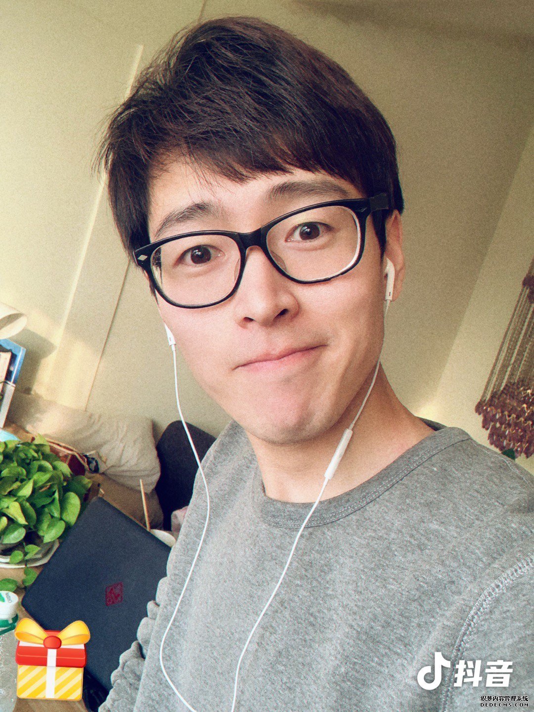 致敬华语乐坛的新出的1.90传奇私服beyond 樊乐摇滚单曲《赌徒》今日上线