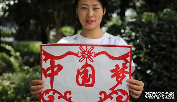 安徽淮南:“非遗”剪纸绣乾坤创意贺礼庆国庆